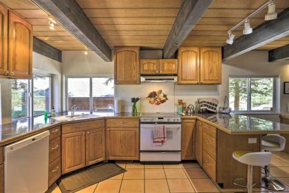 Spacious Cabin with Deck Less Than 3 Mi to Donner Lake - image 9