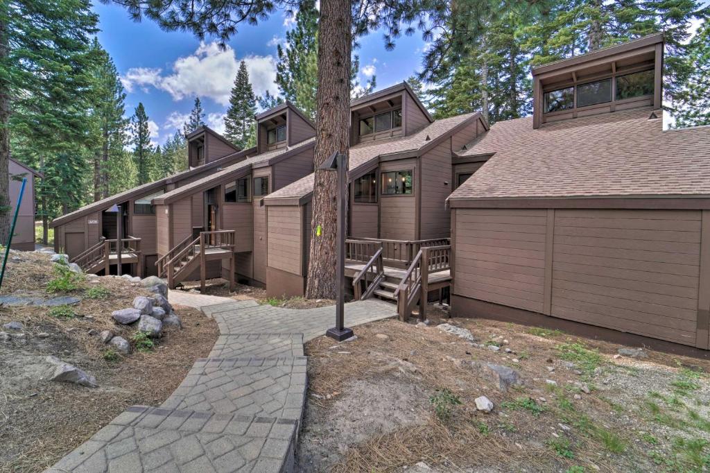 Classic Truckee Condo 1 Mi to Northstar! - image 2