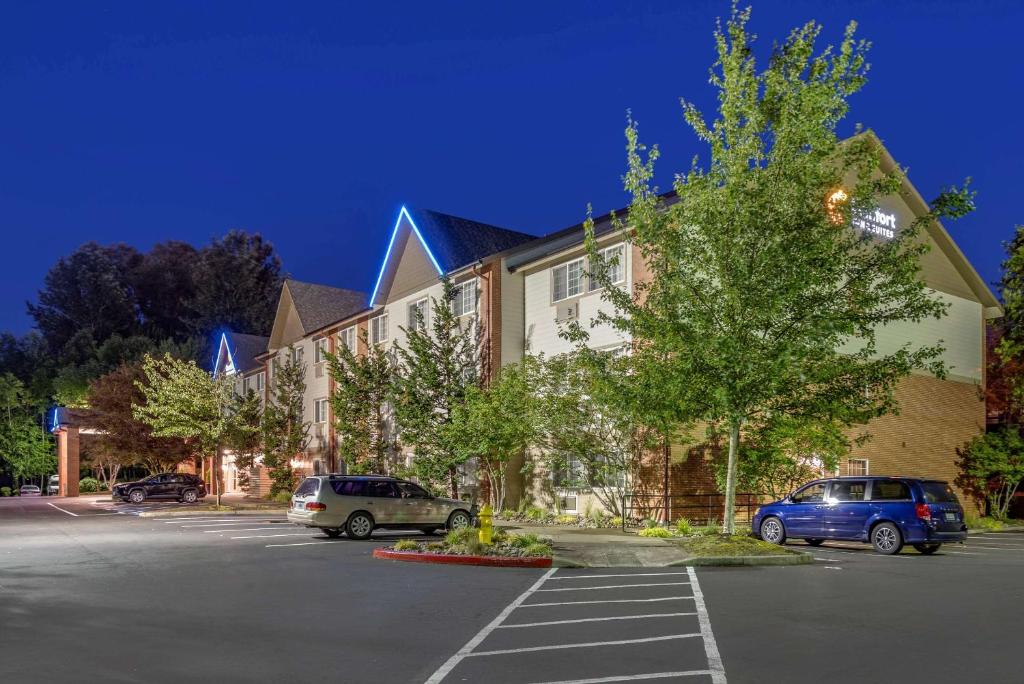 Comfort Inn & Suites Tualatin - Lake Oswego South - main image