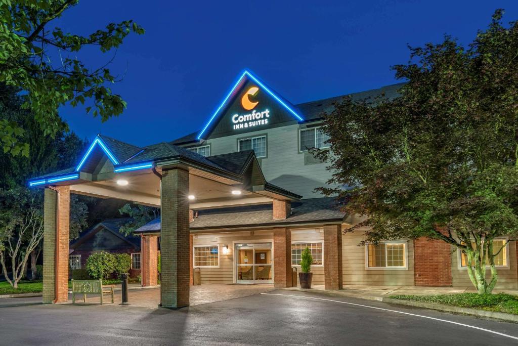 Comfort Inn & Suites Tualatin - Lake Oswego South - image 7