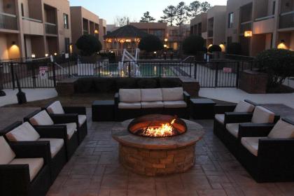 Courtyard Atlanta Northlake - image 13