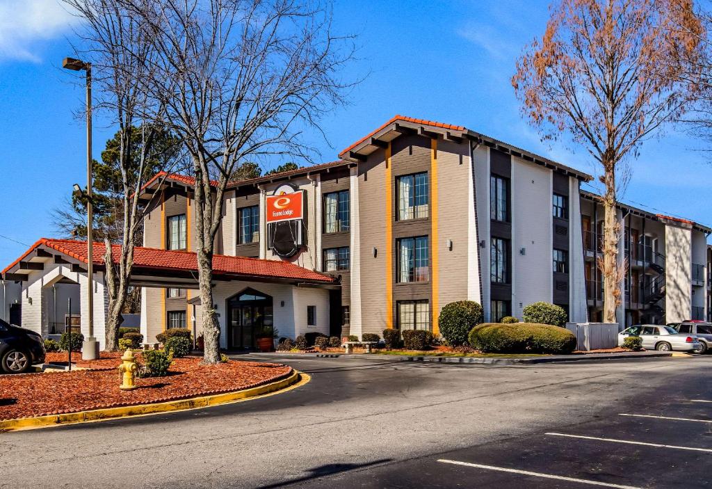 Stone Mountain Inn & Suites - main image