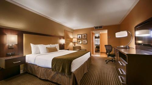 Best Western Royal Sun Inn & Suites - image 2