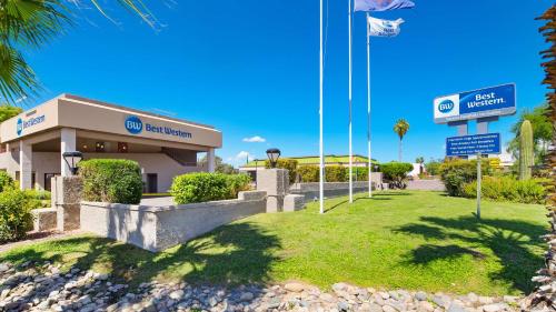 Best Western InnSuites Tucson Foothills Hotel & Suites - main image