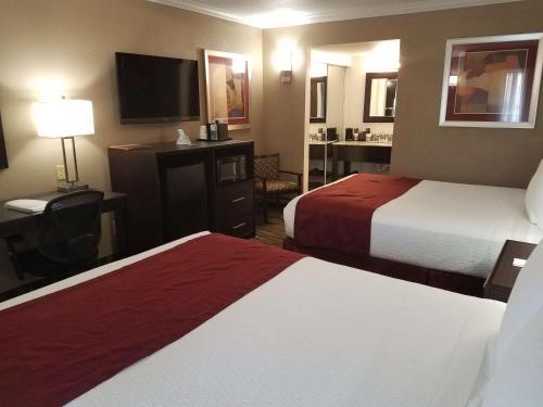 Best Western InnSuites Tucson Foothills Hotel & Suites - image 3