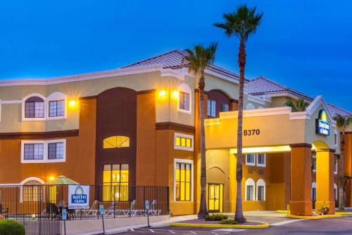 Days Inn & Suites by Wyndham Tucson/Marana - main image