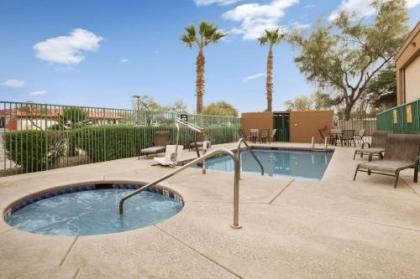 Super 8 by Wyndham Marana/Tucson Area - image 3