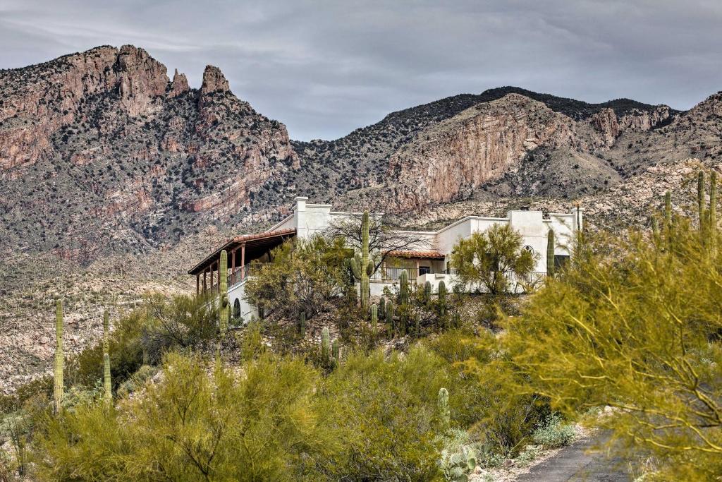 Grand Hilltop House Best Views in Tucson! - main image