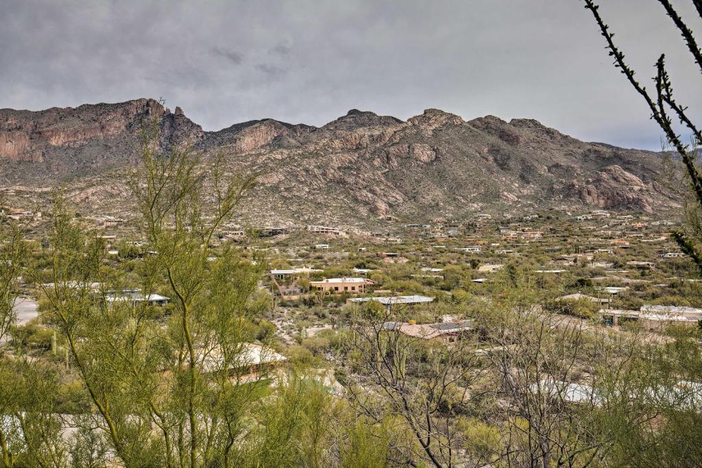 Grand Hilltop House Best Views in Tucson! - image 2