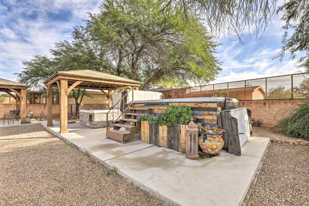 Pet-Friendly Tucson Casita Shared Hot Tub and Porch - image 5