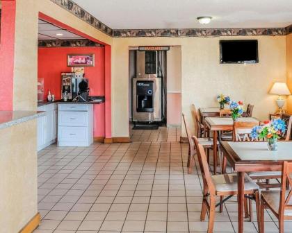 Econo Lodge Tucumcari - image 8