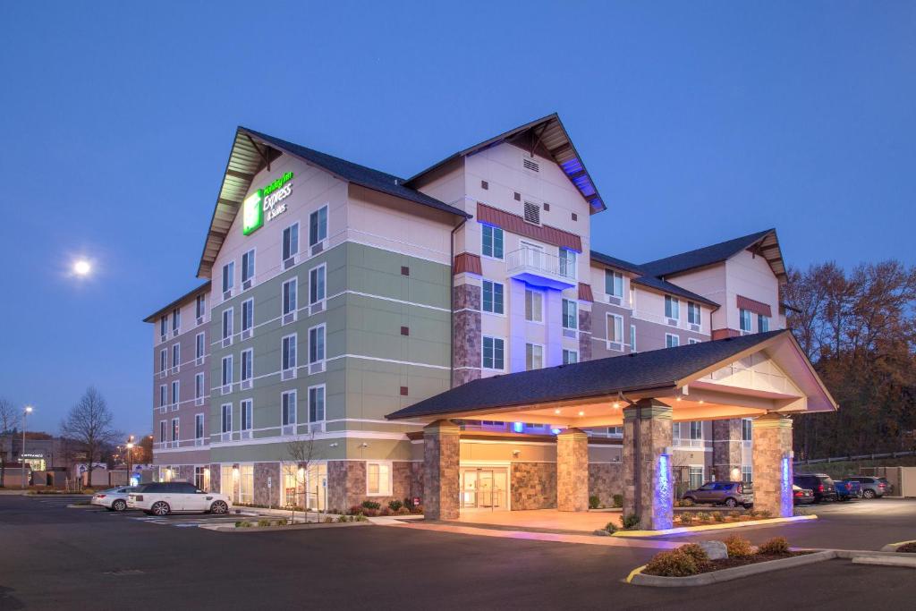 Holiday Inn Express & Suites - Seattle South - Tukwila an IHG Hotel - main image