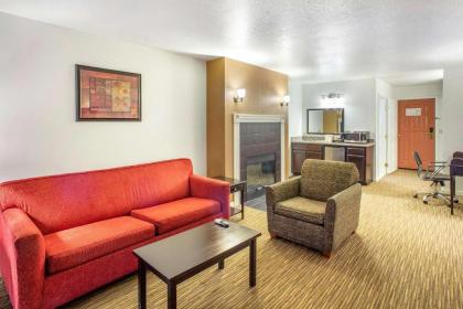 Quality Inn Tulare - image 7