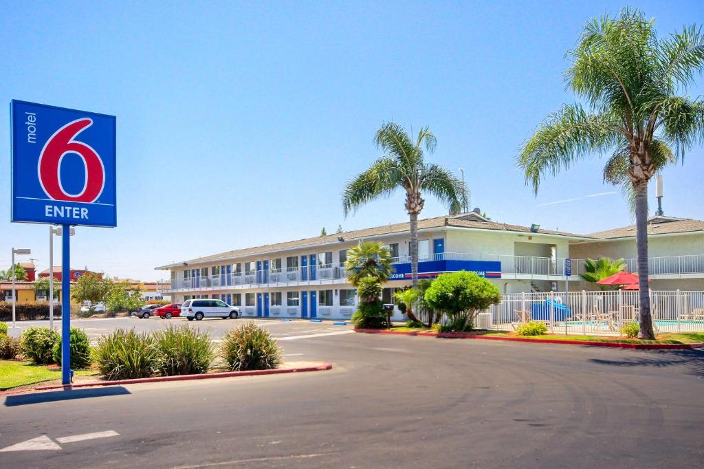 Motel 6-Tulare CA - main image