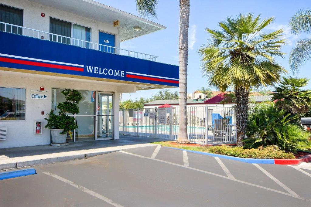 Motel 6-Tulare CA - image 4