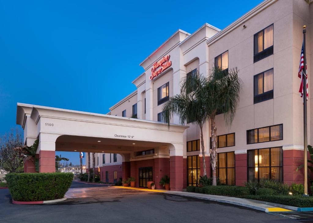 Hampton Inn & Suites Tulare - main image