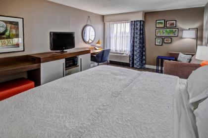 Hampton Inn Tullahoma - image 13