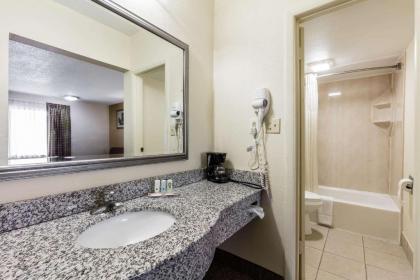 Quality Inn Tullahoma - image 3