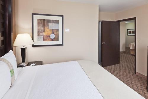 Holiday Inn Hotel & Suites Tulsa South an IHG Hotel - image 3