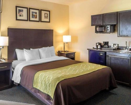 Quality Inn Tulsa-Downtown West - image 4