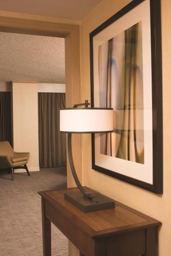 DoubleTree by Hilton Tulsa at Warren Place - image 4