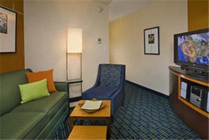 Fairfield Inn and Suites by Marriott Tulsa Southeast/Crossroads Village - image 5