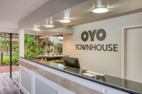 OYO Townhouse Tulsa Woodland Hills - image 4