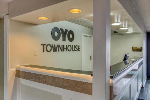 OYO Townhouse Tulsa Woodland Hills - image 5