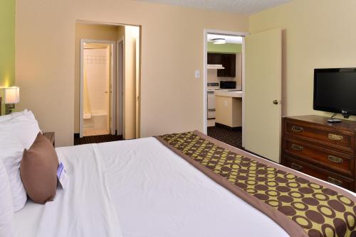 Americas Best Value Inn & Suites Extended Stay - Tulsa - image 5