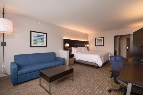 Holiday Inn Express & Suites - Tulsa Downtown - Arts District an IHG Hotel - image 3