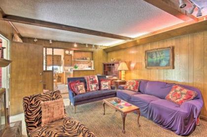 Private Home with Hot Tub and Patio Near Downtown Tulsa - image 4