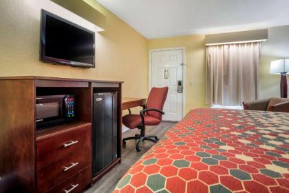 Econo Lodge Tupelo - image 13