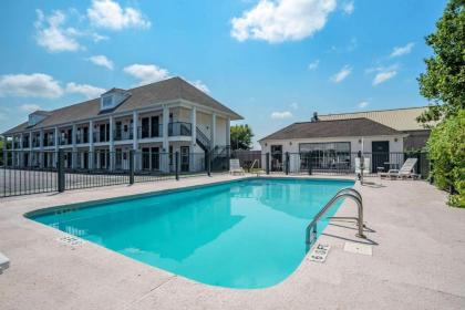 Econo Lodge Tupelo - image 15