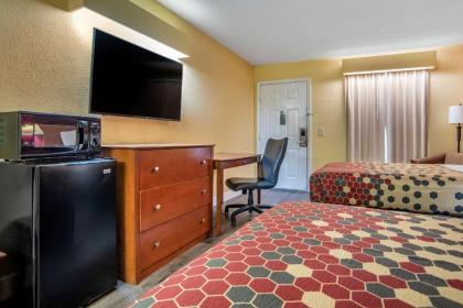 Econo Lodge Tupelo - image 9