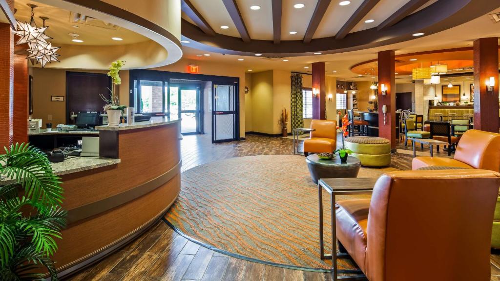 Best Western Plus Tupelo Inn & Suites - image 6