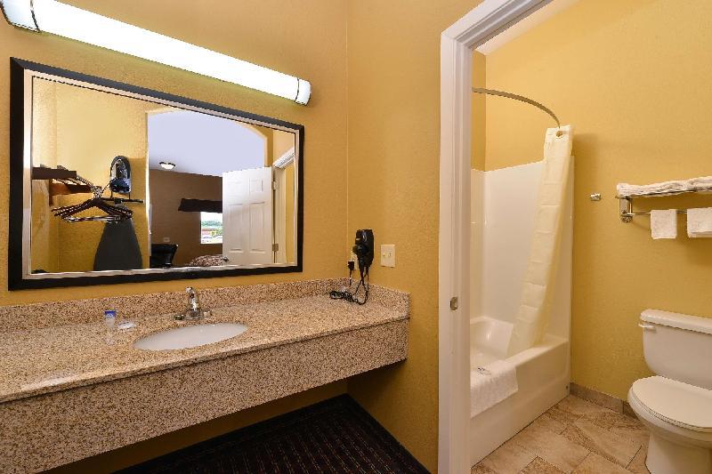 Americas Best Value Inn Tupelo - image 4