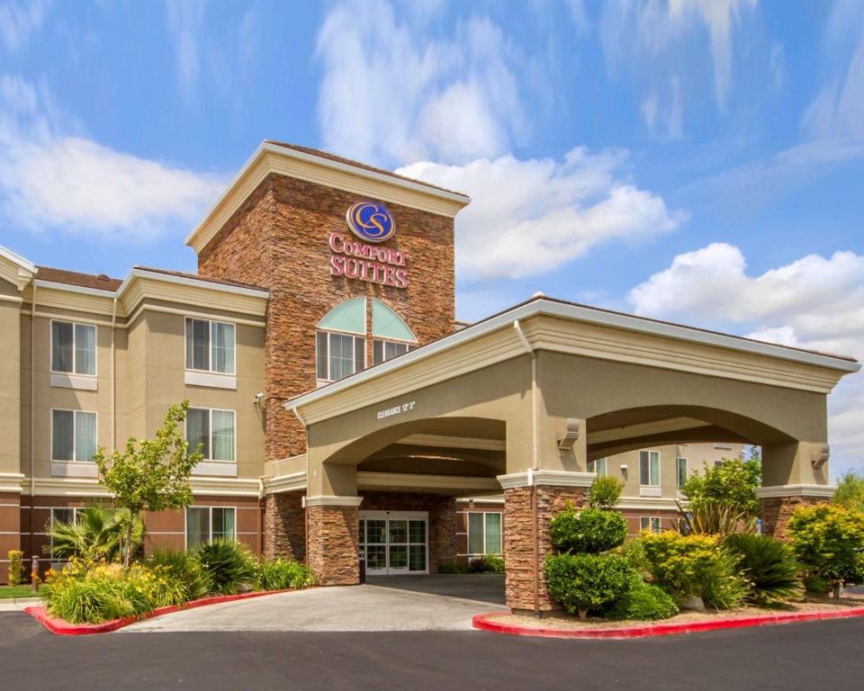 Comfort Suites Turlock - main image