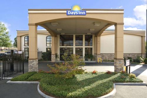 Days Inn & Suites by Wyndham Tuscaloosa - Univ. of Alabama - main image