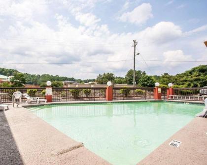 Econo Lodge Inn & Suites Tuscaloosa - image 5