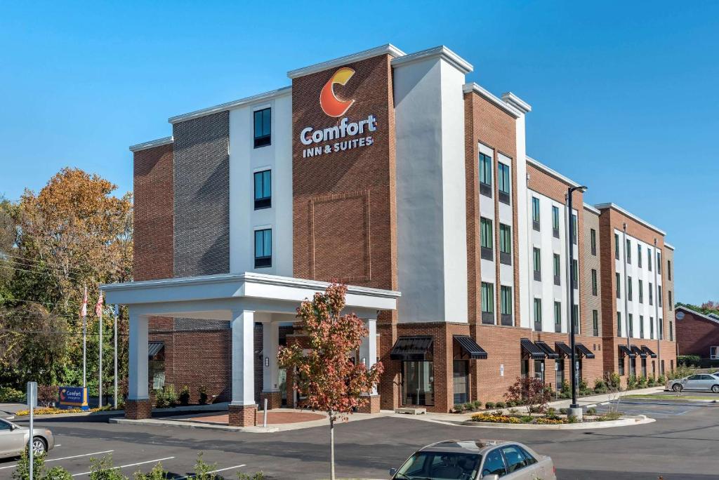 Comfort Inn & Suites Downtown near University - main image