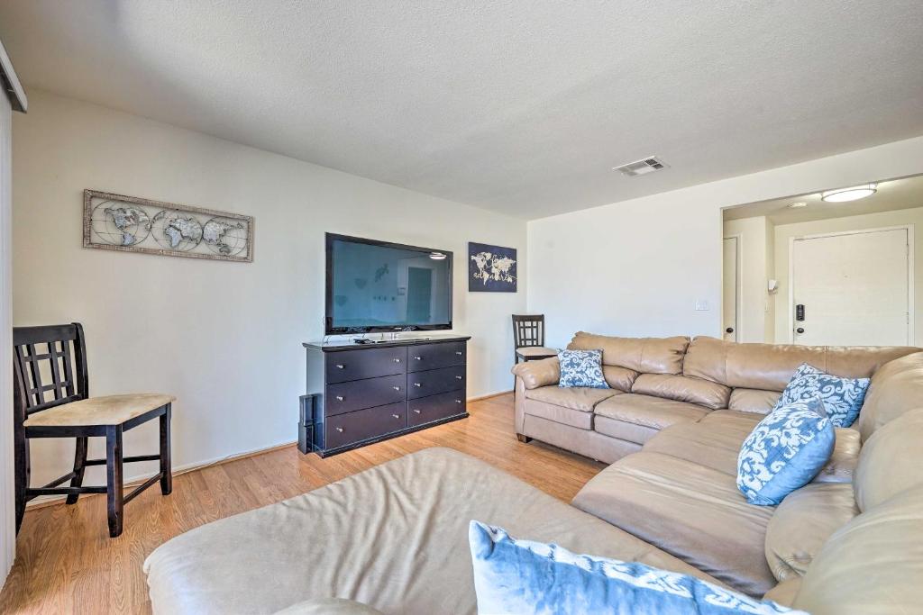 Townhome with Pool Access 8 Mi to Disneyland! - image 6