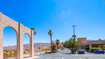 Sure Stay Plus by Best Western Twentynine Palms Joshua Tree - image 10