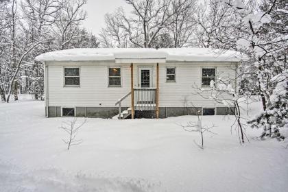 Cozy Twin Lake House about 15 Mins from Lake Michigan! - image 8