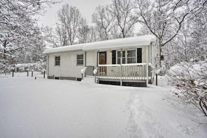 Cozy Twin Lake House about 15 Mins from Lake Michigan! - image 9