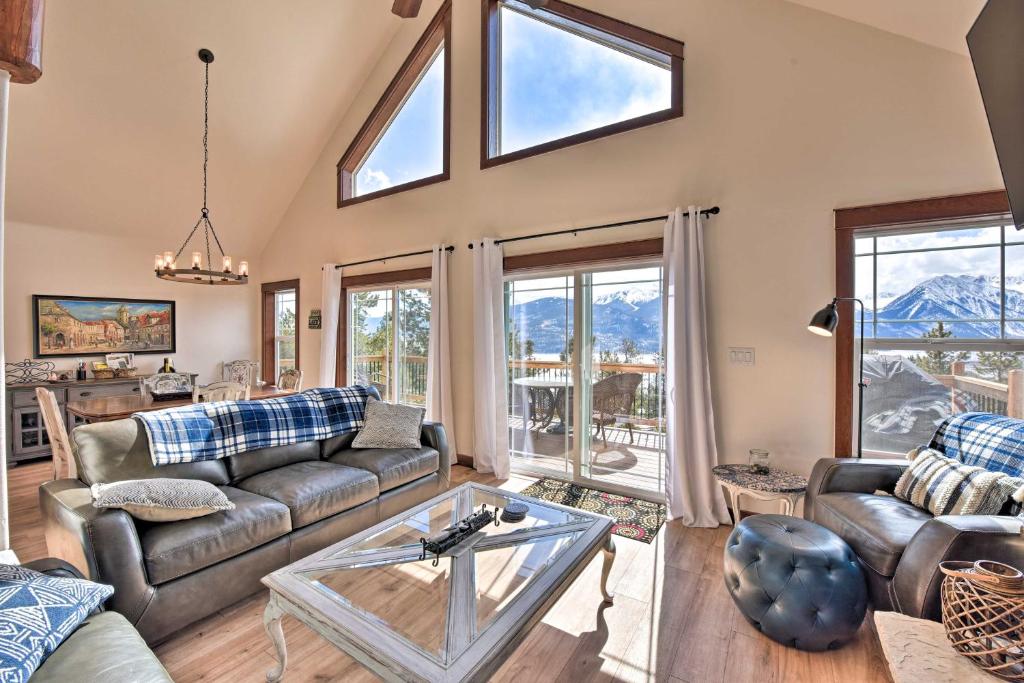 Gorgeous Twin Lakes Home with Deck Overlooking Mtns! - image 5