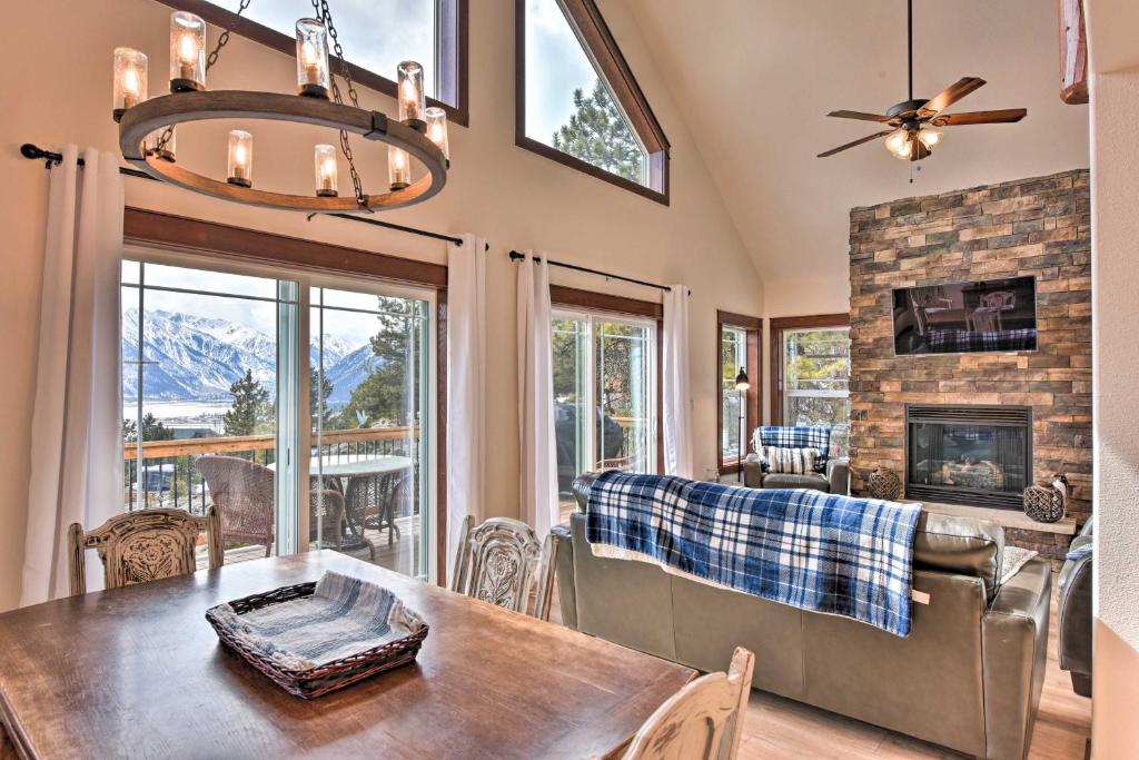 Gorgeous Twin Lakes Home with Deck Overlooking Mtns! - image 6