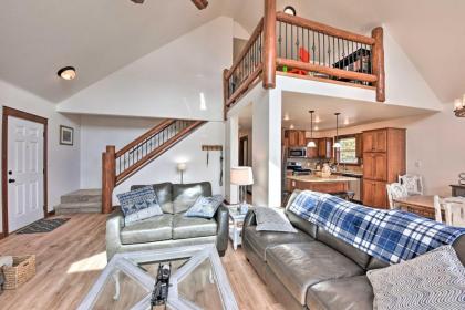 Gorgeous Twin Lakes Home with Deck Overlooking Mtns! - image 8