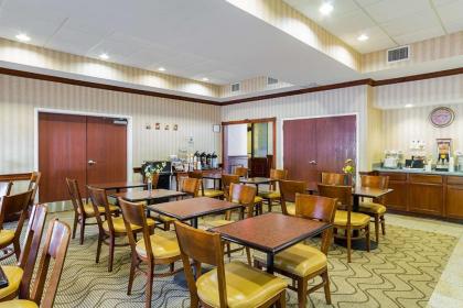 Comfort Suites Twinsburg - image 11