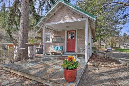 Historic twisp Cottage   mountain and River View Washington