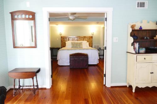 Beachview Inn and Spa - image 3